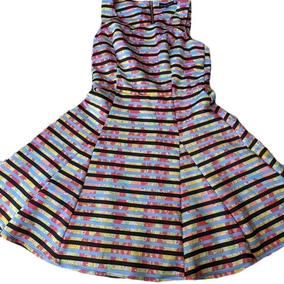 🛍️ Striped Sleeveless Dress - Picture 1 of 4